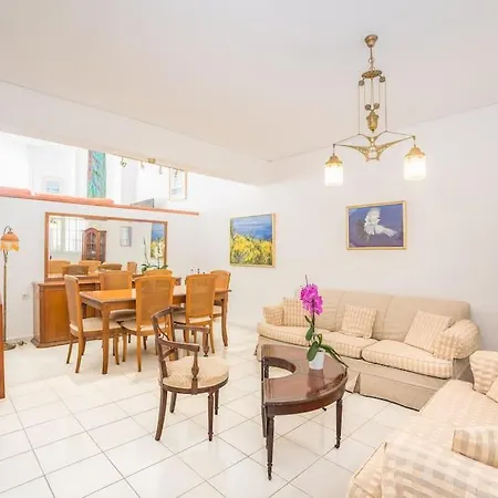 Family Getaway Apartman Rhodes City